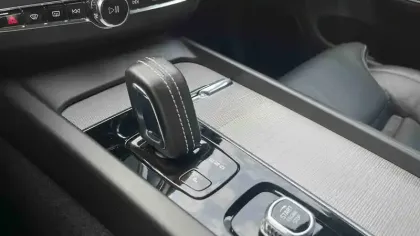 Photo 9 Volvo Xc60  T6 Recharge AWD 253 ch + 87 ch Geartronic 8