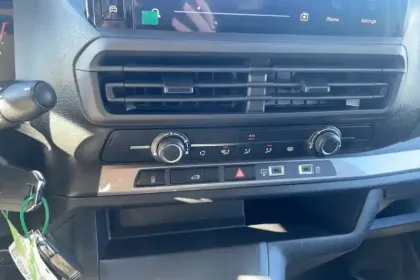 Photo 16 Peugeot Expert  FGN M DIESEL 150 CH MANUELLE