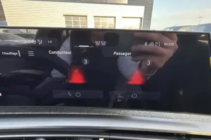 Photo 18 Peugeot 3008  Electrique 210 ch 73 kWh