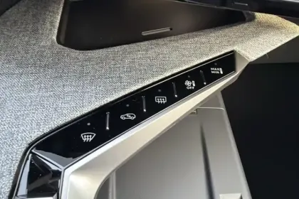 Photo 90 Peugeot 3008  Electrique 210 ch 73 kWh