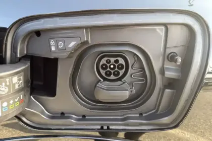 Photo 27 Peugeot 3008  Electrique 210 ch 73 kWh