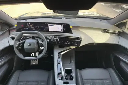 Photo 10 Peugeot 3008  Electrique 210 ch 73 kWh