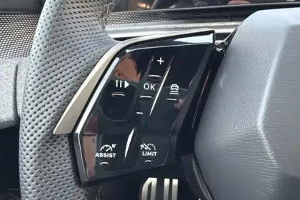 Photo 23 Peugeot 3008  Electrique 210 ch 73 kWh