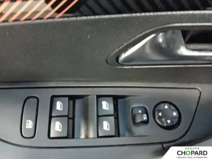 Photo 30 Peugeot 2008  PureTech 130 S&S BVM6