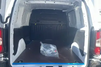 Photo 8 Peugeot Partner  FGN DIESEL 100 CH M CHARG UT MAJ MANUELLE