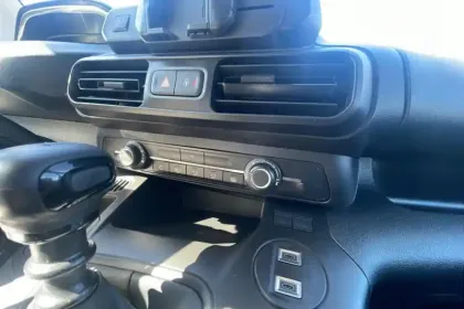 Photo 20 Peugeot Partner  FGN DIESEL 100 CH M CHARG UT MAJ MANUELLE