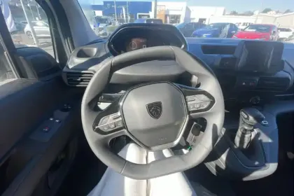 Photo 17 Peugeot Partner  FGN DIESEL 100 CH M CHARG UT MAJ MANUELLE