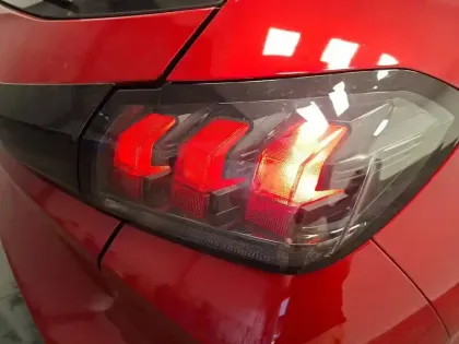 Photo 34 Peugeot 208  PureTech 75 S&S BVM5