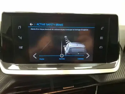 Photo 24 Peugeot 208  PureTech 75 S&S BVM5