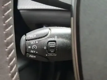 Photo 19 Peugeot 208  PureTech 75 S&S BVM5