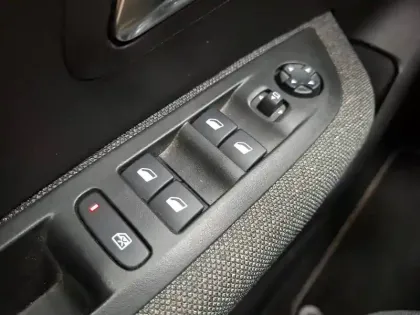 Photo 21 Peugeot 208  PureTech 75 S&S BVM5