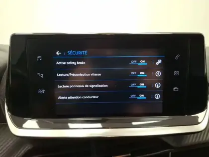 Photo 23 Peugeot 208  PureTech 75 S&S BVM5