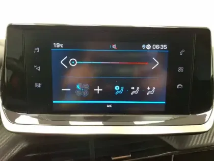 Photo 17 Peugeot 208  PureTech 75 S&S BVM5