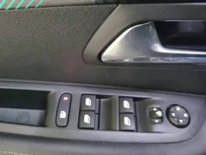 Photo 31 Peugeot 208 Gén. II Ph1 NG Allure 5