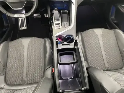 Photo 24 Peugeot 3008  Hybrid 225 e-EAT8