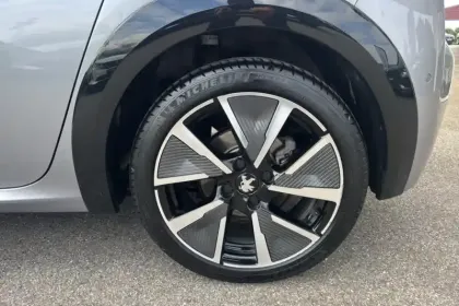 Photo 11 Peugeot 208  Electrique 50 kWh 136ch