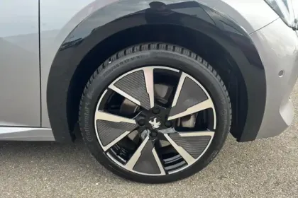 Photo 13 Peugeot 208  Electrique 50 kWh 136ch