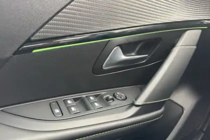 Photo 23 Peugeot 208  Electrique 50 kWh 136ch