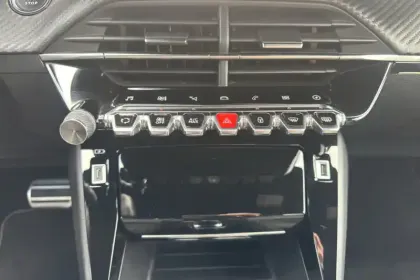 Photo 21 Peugeot 208  Electrique 50 kWh 136ch