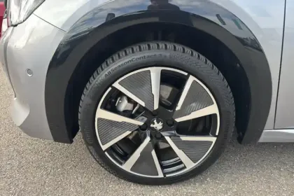 Photo 12 Peugeot 208  Electrique 50 kWh 136ch