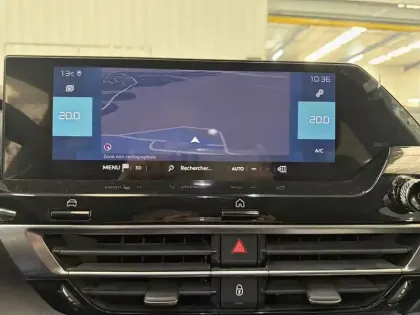 Photo 17 Citroën C4 e- 136 ch Automatique