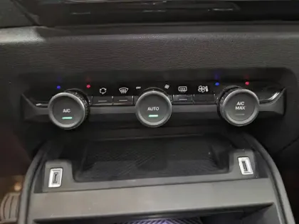 Photo 18 Citroën C4 e- 136 ch Automatique