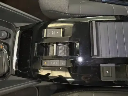 Photo 13 Citroën C4 e- 136 ch Automatique