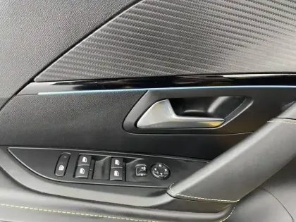 Photo 95 Peugeot 208  PureTech 100 S&S EAT8