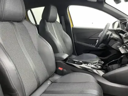 Photo 90 Peugeot 208  PureTech 100 S&S EAT8