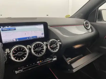 Photo 24 Mercedes GLA  200 d 8G-DCT