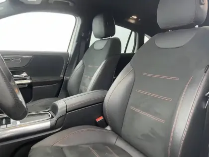 Photo 14 Mercedes GLA  200 d 8G-DCT