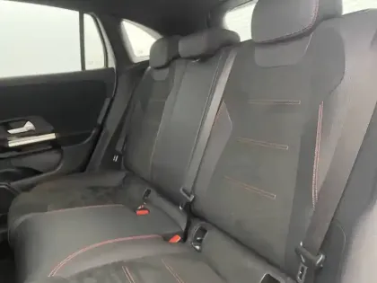 Photo 15 Mercedes GLA  200 d 8G-DCT