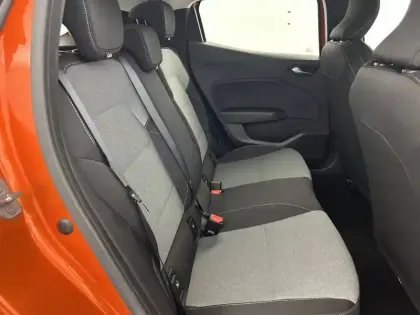 Photo 84 Renault Clio  E-Tech full hybrid 145