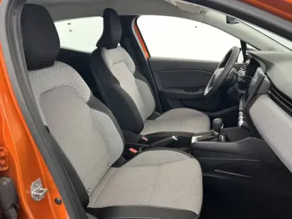 Photo 82 Renault Clio  E-Tech full hybrid 145