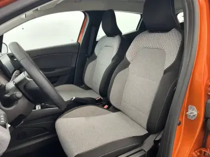 Photo 47 Renault Clio  E-Tech full hybrid 145