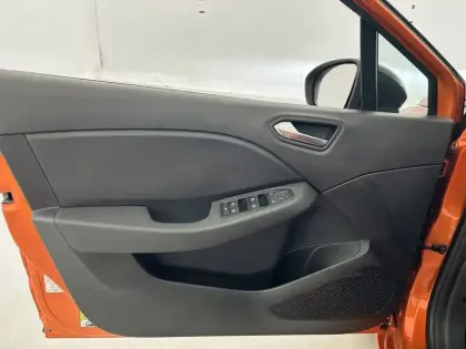 Photo 49 Renault Clio  E-Tech full hybrid 145