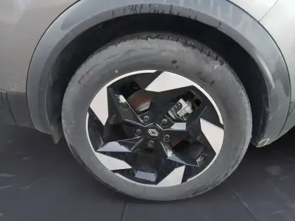 Photo 8 Renault Captur  E-Tech full hybrid 145 ch