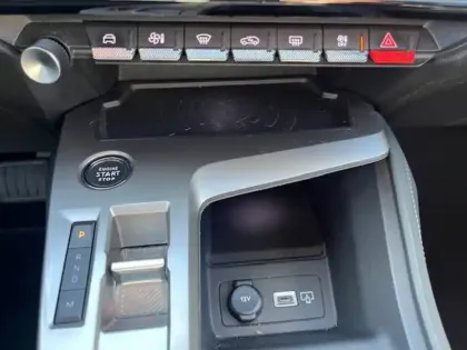 Photo 16 Peugeot 308  BlueHDi 130ch S&S EAT8