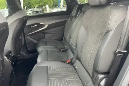 Photo 10 Peugeot 5008  Hybrid 145 ch e-DCS6