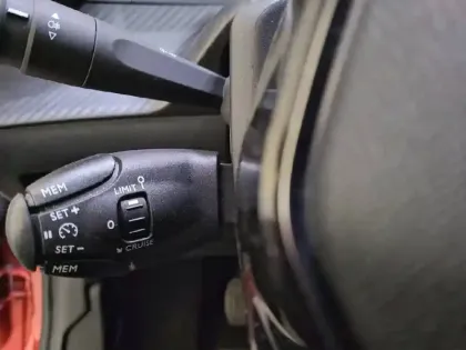 Photo 59 Peugeot 208  PureTech 100 S&S BVM6