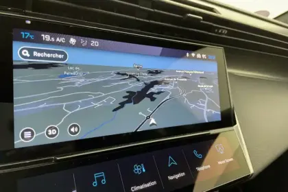 Photo 50 Peugeot 408  Hybrid 136 e-DCS6