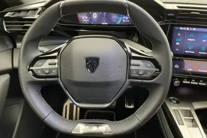 Photo 10 Peugeot 408  Hybrid 136 e-DCS6