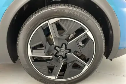 Photo 35 Peugeot 408  Hybrid 136 e-DCS6