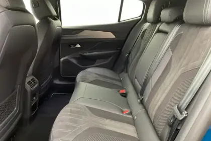 Photo 31 Peugeot 408  Hybrid 136 e-DCS6