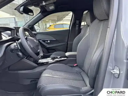 Photo 33 Peugeot 2008  Hybrid 136 e-DCS6