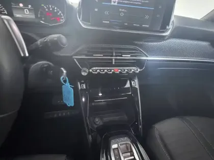 Photo 37 Peugeot 2008  PureTech 130 S&S EAT8