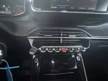 Photo 36 Peugeot 2008  PureTech 130 S&S EAT8