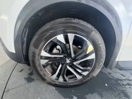 Photo 45 Peugeot 2008  PureTech 130 S&S EAT8