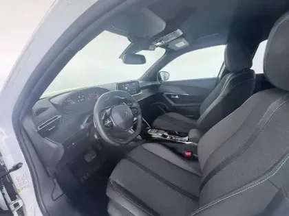 Photo 14 Peugeot 2008  PureTech 130 S&S EAT8