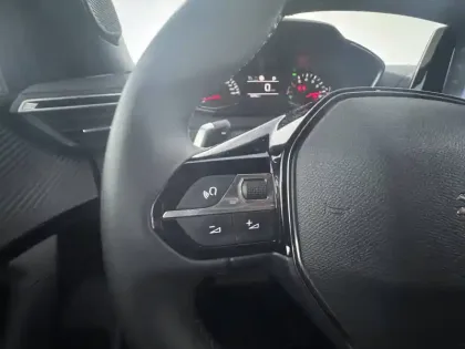 Photo 26 Peugeot 2008  PureTech 130 S&S EAT8